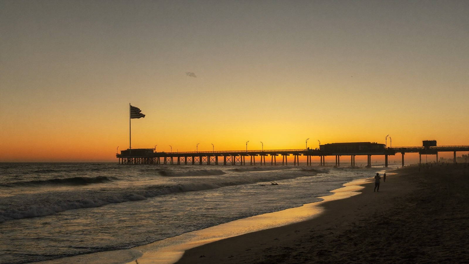 The Deerfield Beach International Fishing Pier at sunrise